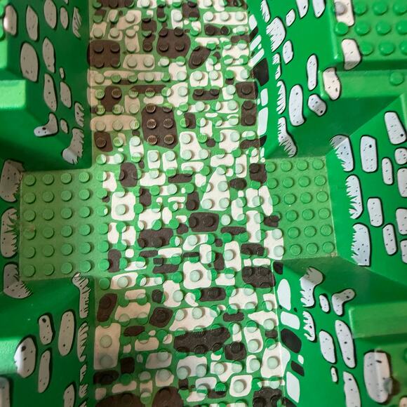 Lego Green Castle Baseplate Raised Rock Path Pattern Corner Pits 32 x 48 x 6 - Picture 4 of 7